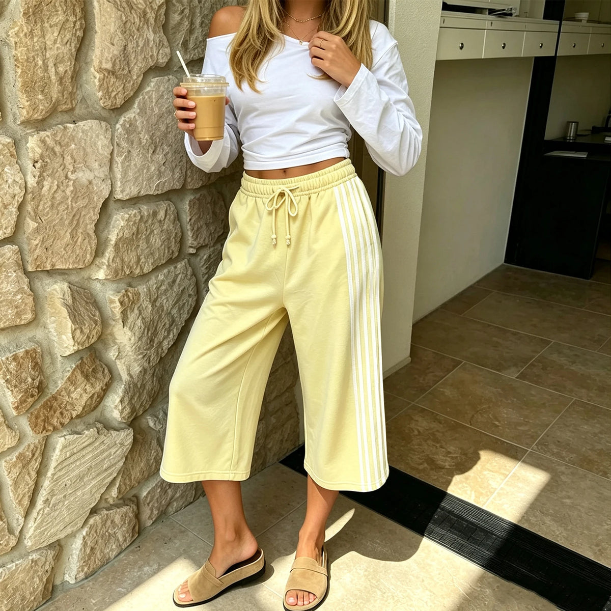 Women Side Stripes Capri Sweatpants Drawstring Elastic Waist Loose Knee Length Casual Sports Cropped Jogger Pants