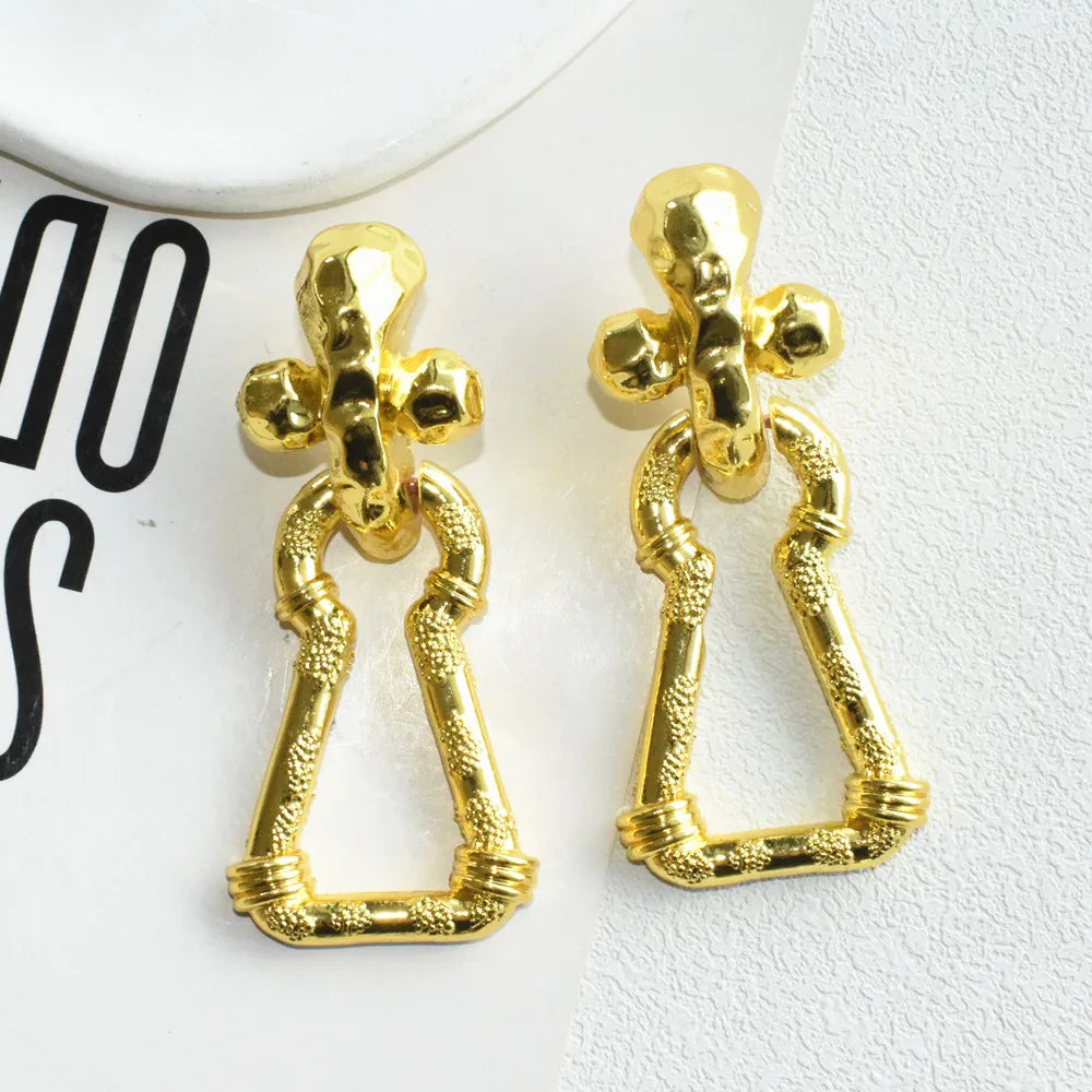 Vintage Exaggerated Heavy Metal Keyhole Dangle Earrings For Women Jewelry New Fashion Show Lady Ears' Clothing Accessories