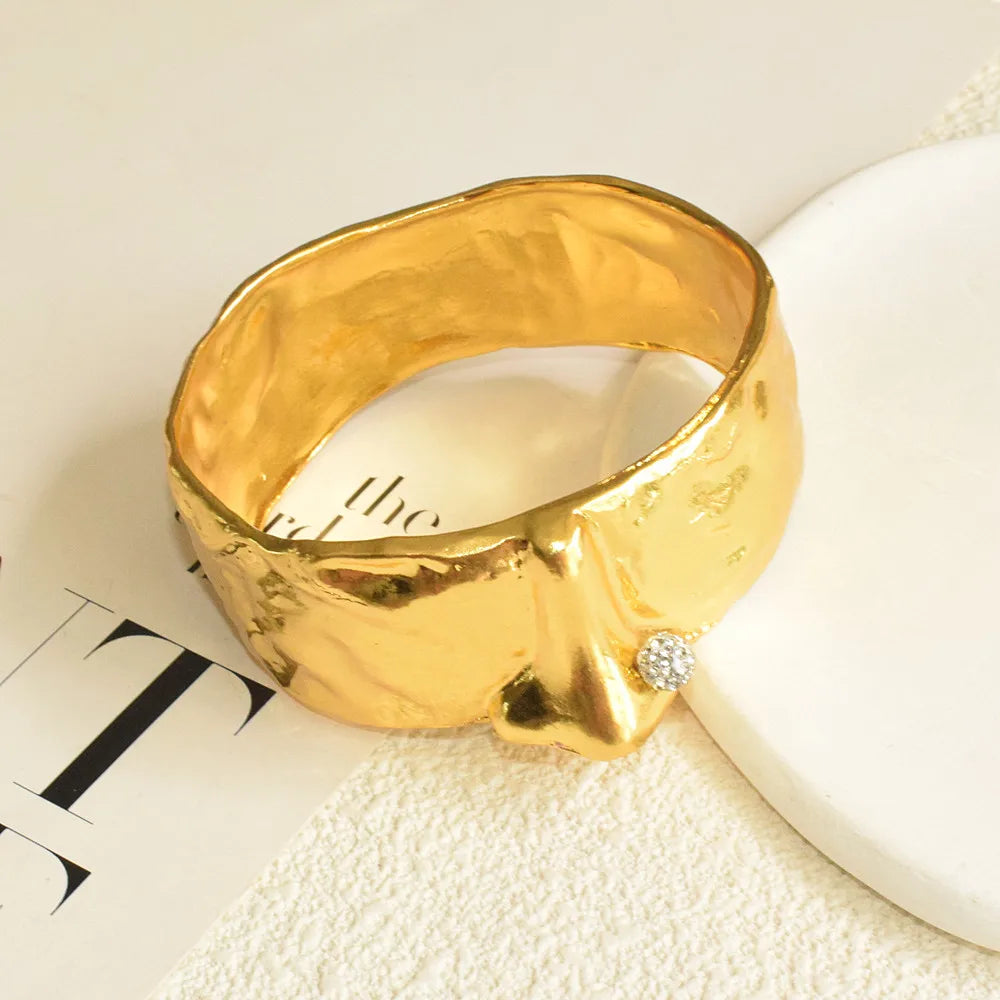 Surrealist Alloy Plated Eyes Nose Mouth Small Wrist Bangle For Women Fashion Jewelry Gorgeous Hand Simple Bracelet Accessory