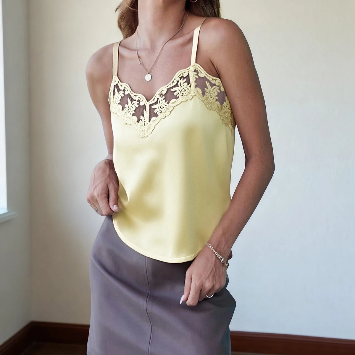 Lace Trim Satin Cami Tops for Women Solid Color V Neck Camisole Going Out Spaghetti Straps Sleeveless Tank Top