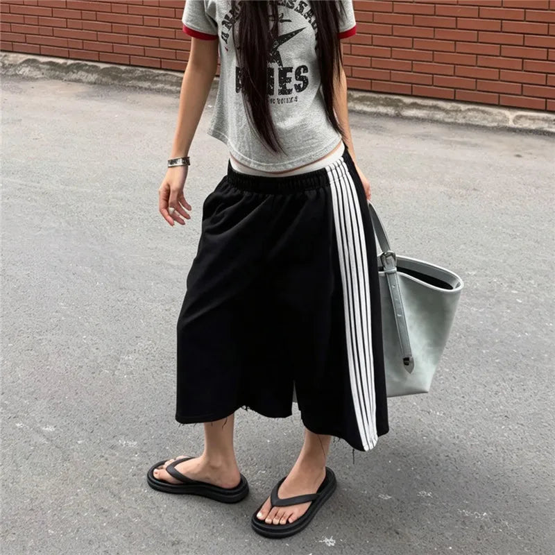 Women Side Striped Wide Leg Capri Pants Elastic Waist Raw Hem Loose Baggy Cropped Sweatpants Casual Jogger Trousers