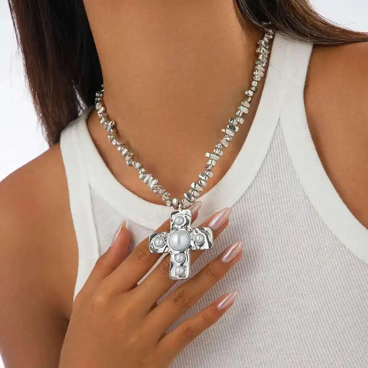 Retro Stylish Inlaid Imitation Pearl Cross Pendant Necklace Woman 2025 Hip Hop Unique Clavicle Chain Punk Party Jewelry
