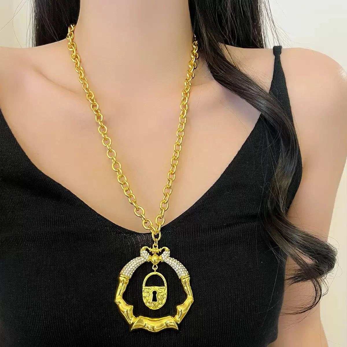 Exaggerated Vingate Metal Alloy Lock Pendant Dangle Earrings for Women Jewelry Fashion Show Model Statement Earrings Accessories