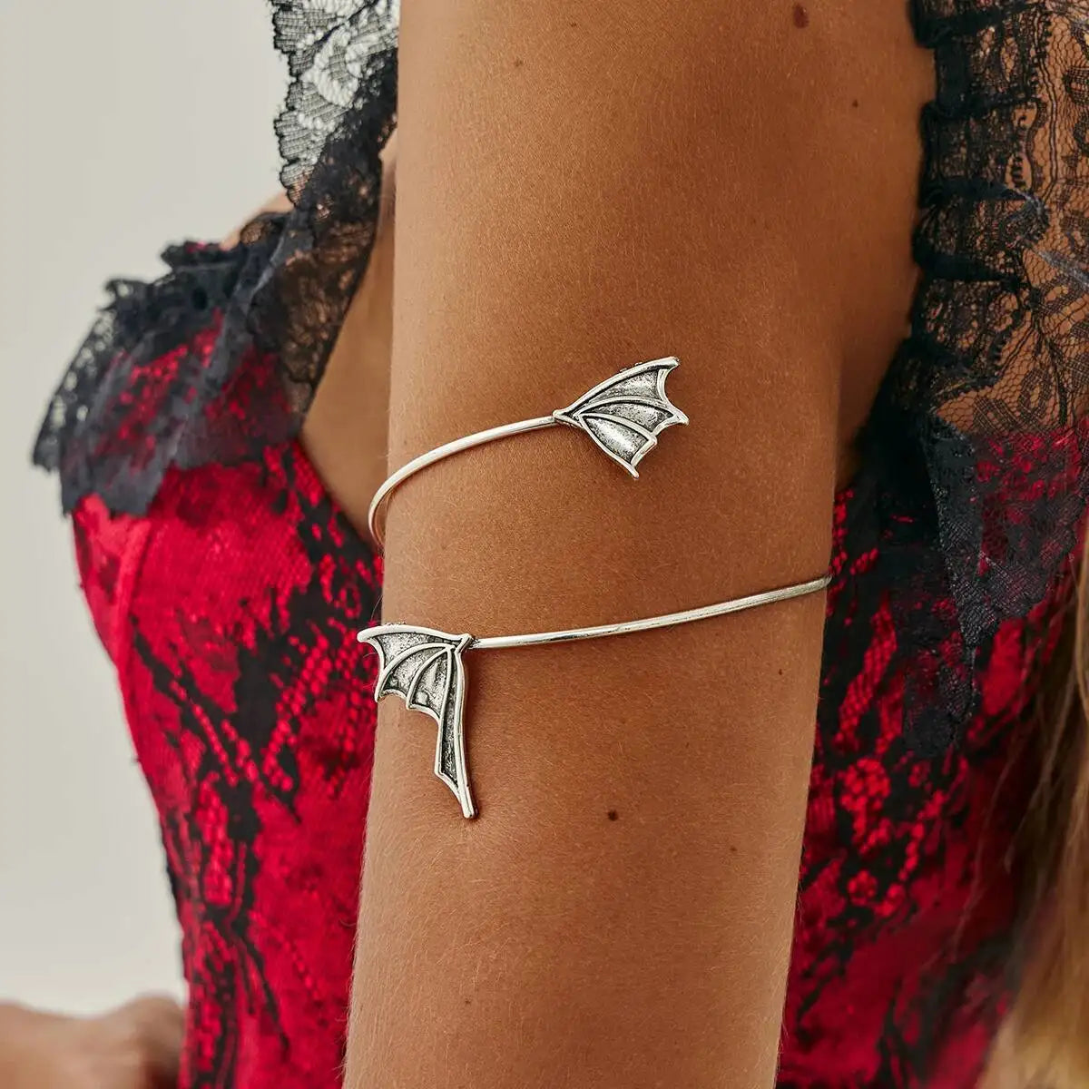 Bat Wings Open Arm Bracelet for Women, Adjustable Goth Charm Bangle, Halloween Party Jewelry, Creative Gift, 2026