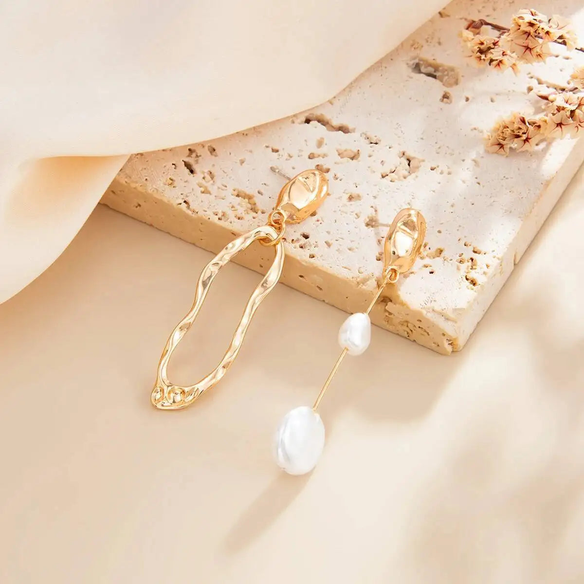 Elegant Imitation Pearl Drop Earrings for Women Retro Irregular Square Metal Pierced Dangle Earrings Wedding Jewelry
