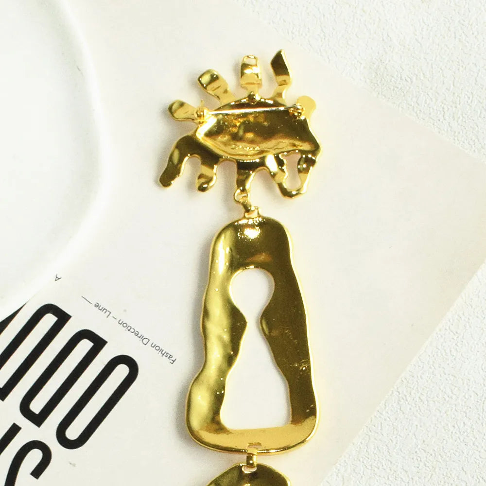 Vintage Abstract Metal Alloy Facial Charms Pin Brooches for Women Jewelry Exaggerated Coat Statement Brooch Accessory