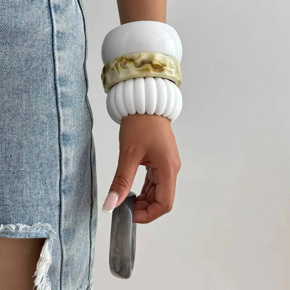 Women's Vintage Punk White Resin Cuff Elastic Bangles Set 4 Styles Boho Wide Geometric Y2K Vintage Jewelry Gift