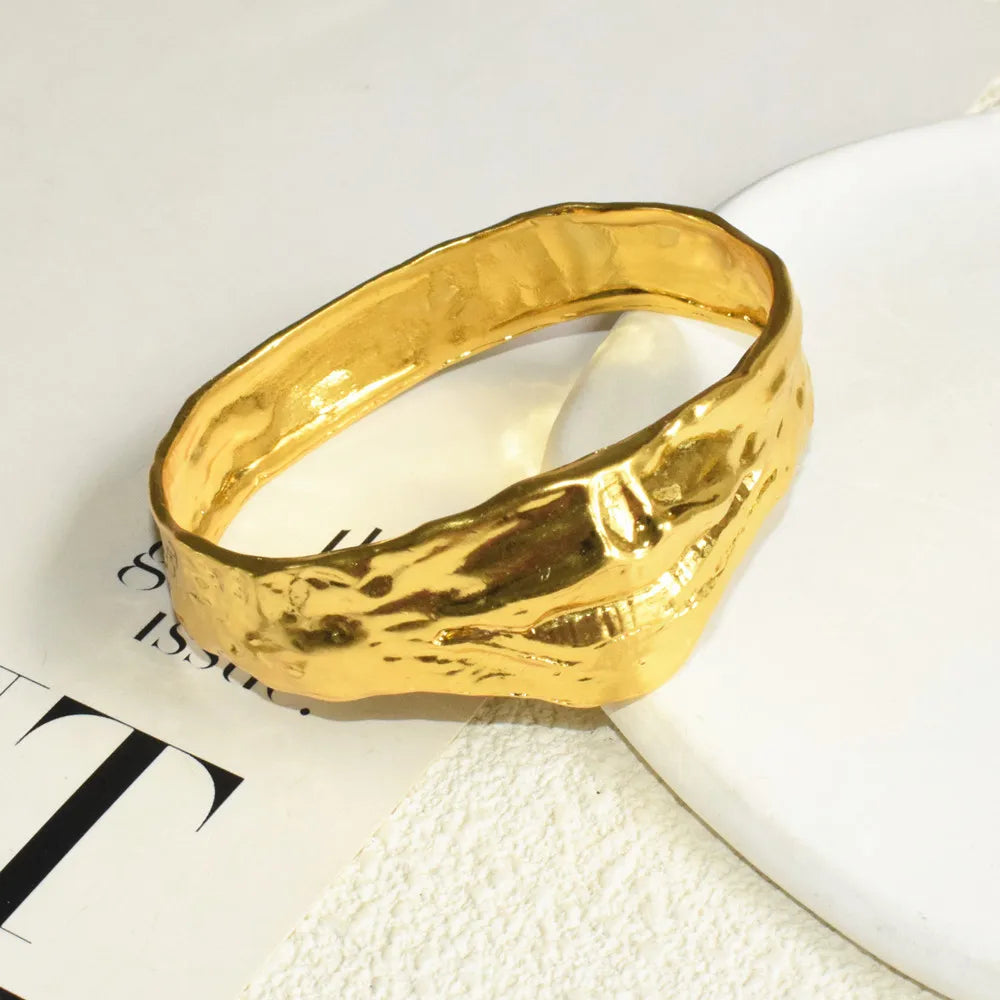 Surrealist Alloy Plated Eyes Nose Mouth Small Wrist Bangle For Women Fashion Jewelry Gorgeous Hand Simple Bracelet Accessory