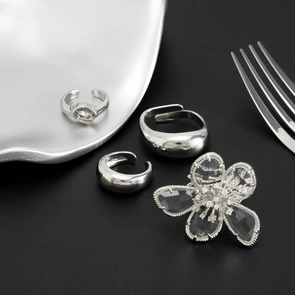 4 Pcs/Set Unique Rhinestone Flower Open Toe Rings for Women Vintage Geometric Adjustable Foot Toe Ring Sandal Accessory