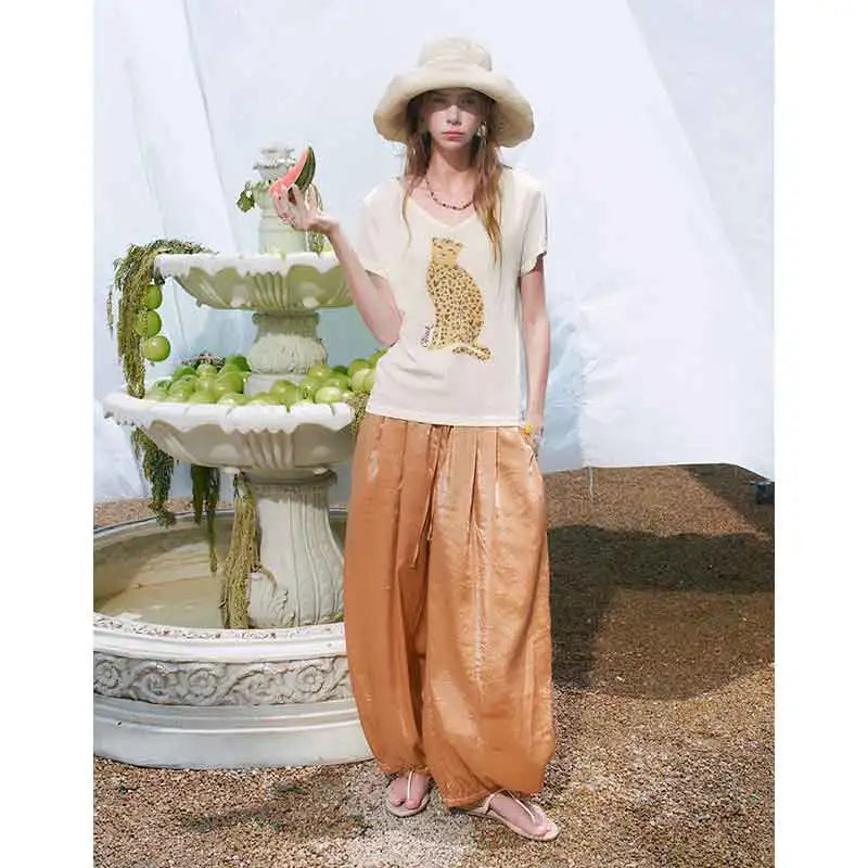 Women's Chic T‑Shirt with Cheetah Graphic Print, V‑Neck Short Sleeve Slim Fit Tee for Summer, Fashion Daily Wear Top