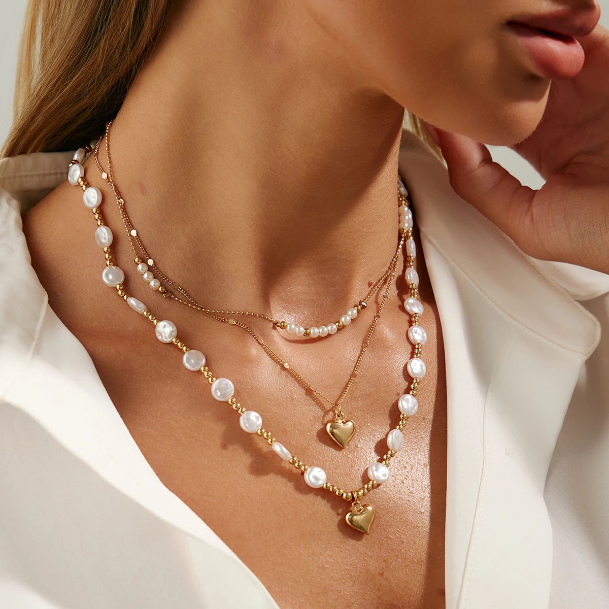 Elegant Multilayer Imitation Pearl Heart Pendant Necklace for Women Y2K Style Metal Clavicle Chain Jewelry Accessory