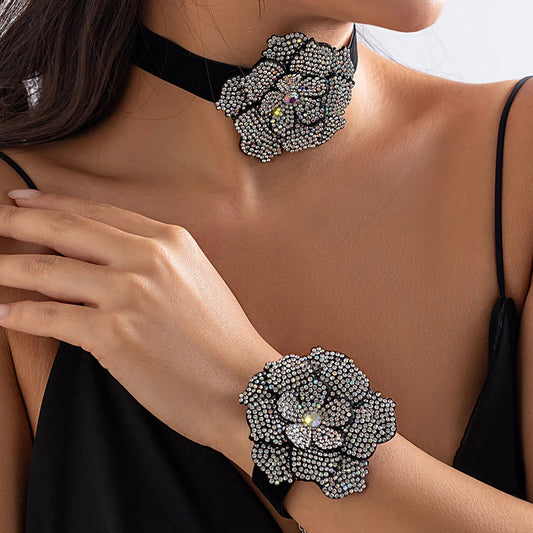 Exaggerated Big Rhinestone Flower Short Choker Necklace for Women Goth Elegant Black Velvet Aesthetic Wed Jewelry Gift