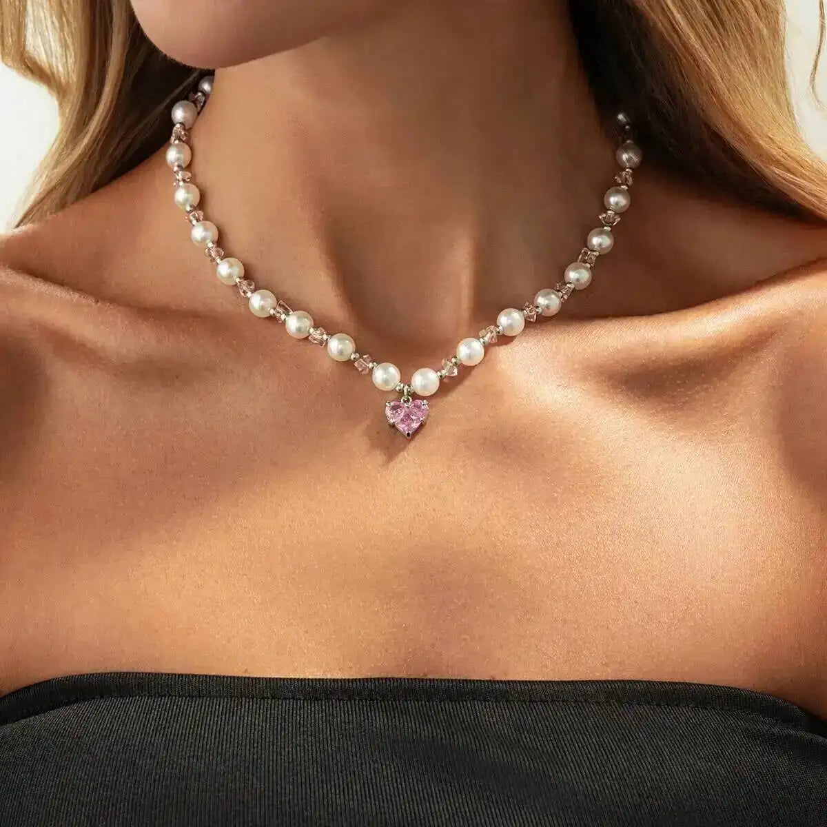 Simple Tiny Love Heart Pendant Choker Necklace for Women 2026 New Trend Exquisite imitation Pearl Chain Party Jewelry