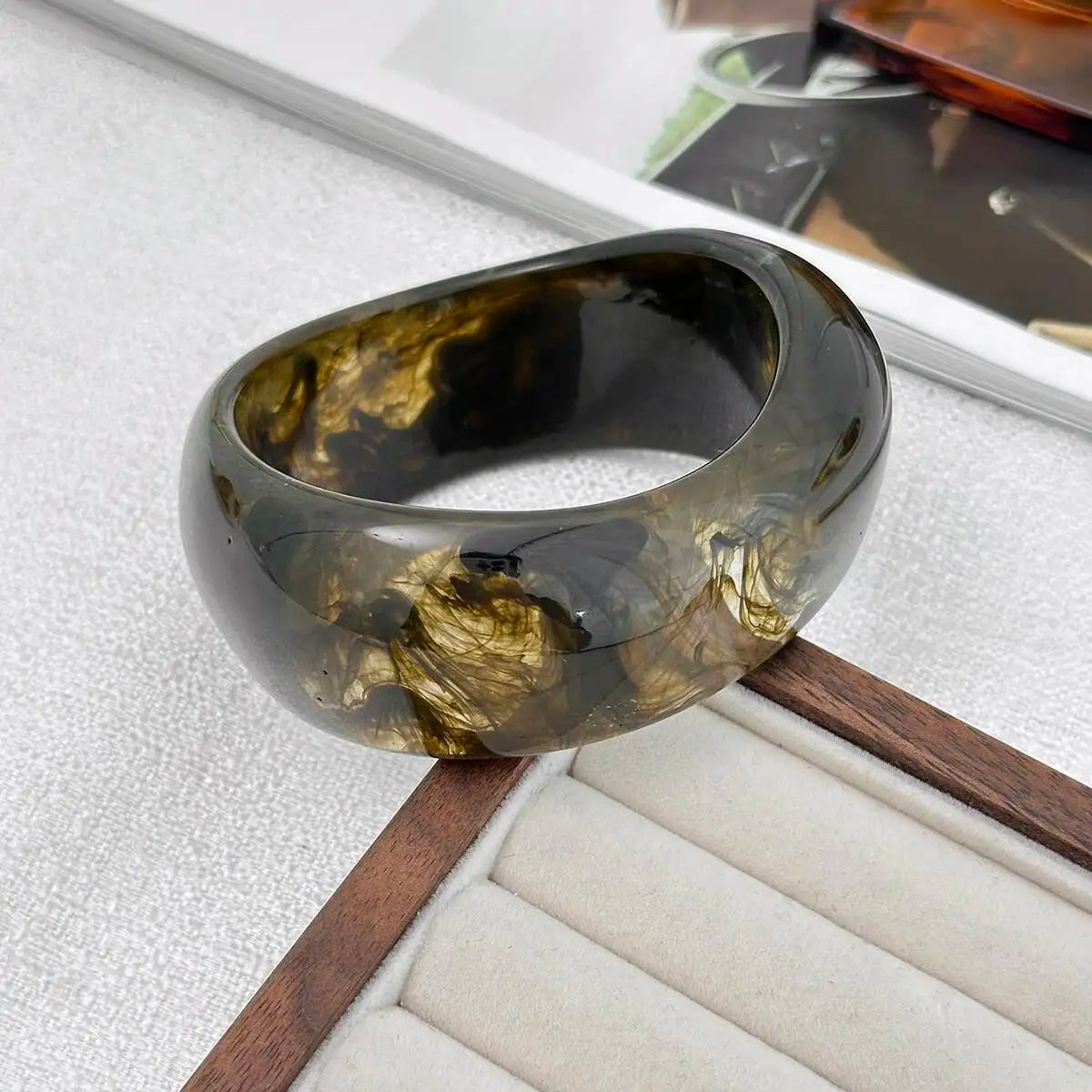 Vintage Irregular Resin Acrylic Wide Geometric Bangle Bracelet for Women Fashionable Stackable Chunky Party Jewelry Accessory