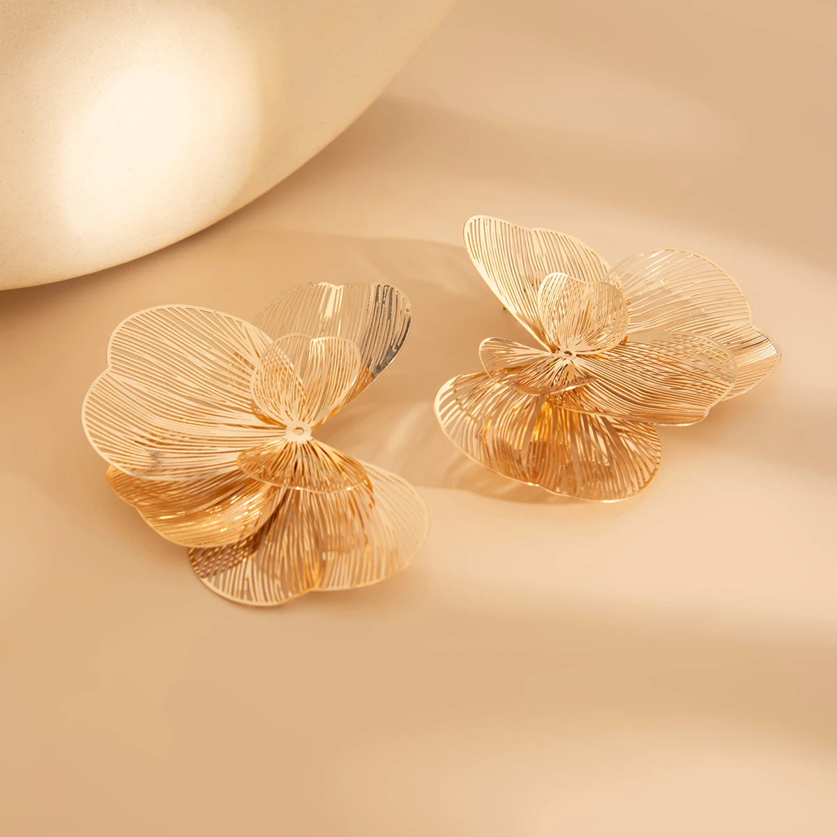 Creative Chic Petal Flower Stud Earrings for Women Trendy Wed Bridal Gold Color Piercing Earring Daily Jewelry Gifts