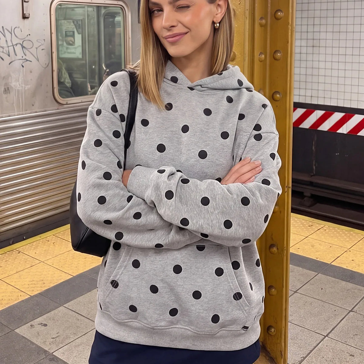 Women Polka Dot Print Oversized Hoodie Long Sleeve Kangaroo Pocket Casual Hooded Sweatshirt Autumn Daily Pullover Tops