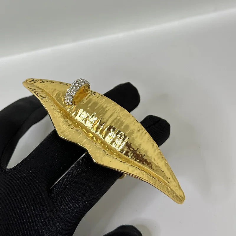 Exaggerated Personality Metal Golden Plated Lips Shaped Adjustable Ring For Women Fashion Finger Jewelry Accessories