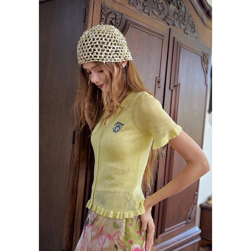 Women's V-Neck Button Front Knit Top with Floral Embroidery, Ruffled Hem Short Sleeve Knitwear, Cute Casual Slim Fit Top