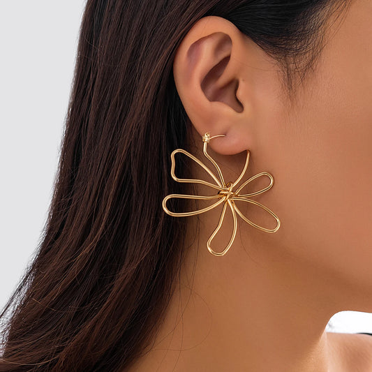 Vintage Hollow Out Metal Flower Leaf Stud Earrings for Women 2023 Trending Geometric Piercing Earrings Jewelry Gifts