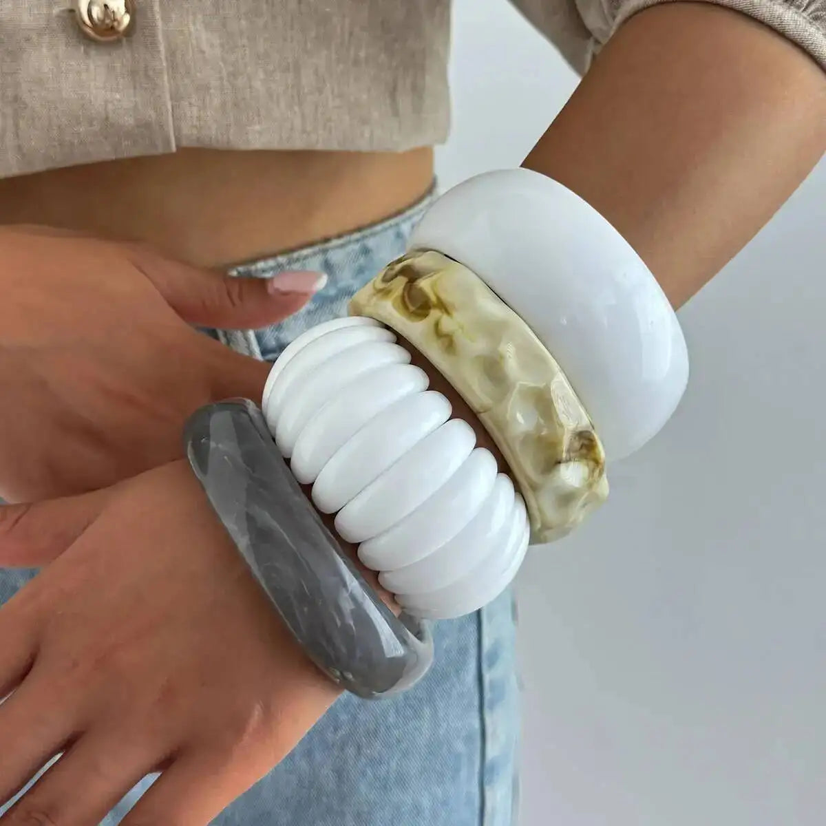 Women's Vintage Punk White Resin Cuff Elastic Bangles Set 4 Styles Boho Wide Geometric Y2K Vintage Jewelry Gift
