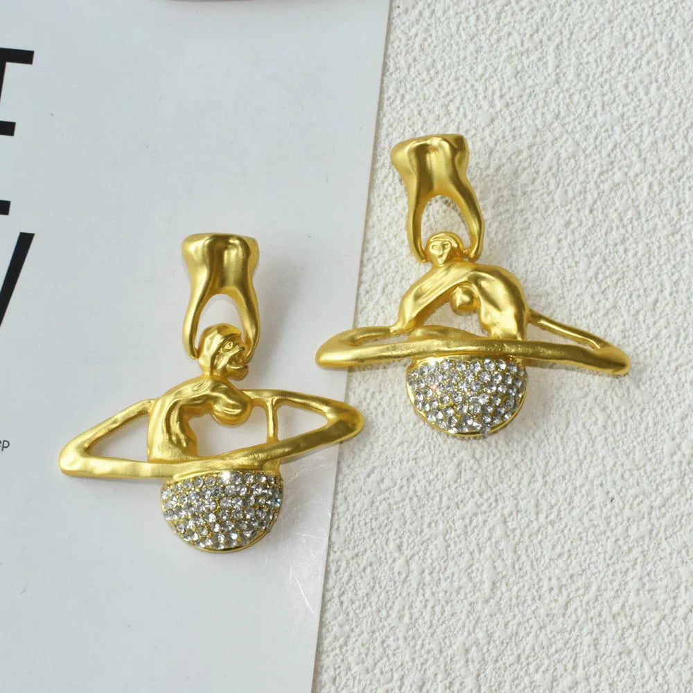Sparkling Alloy Plated Saturn Planet Dangle Earrings for Women Jewelry Fashion Show Ladys' Statement Earrings Accessory