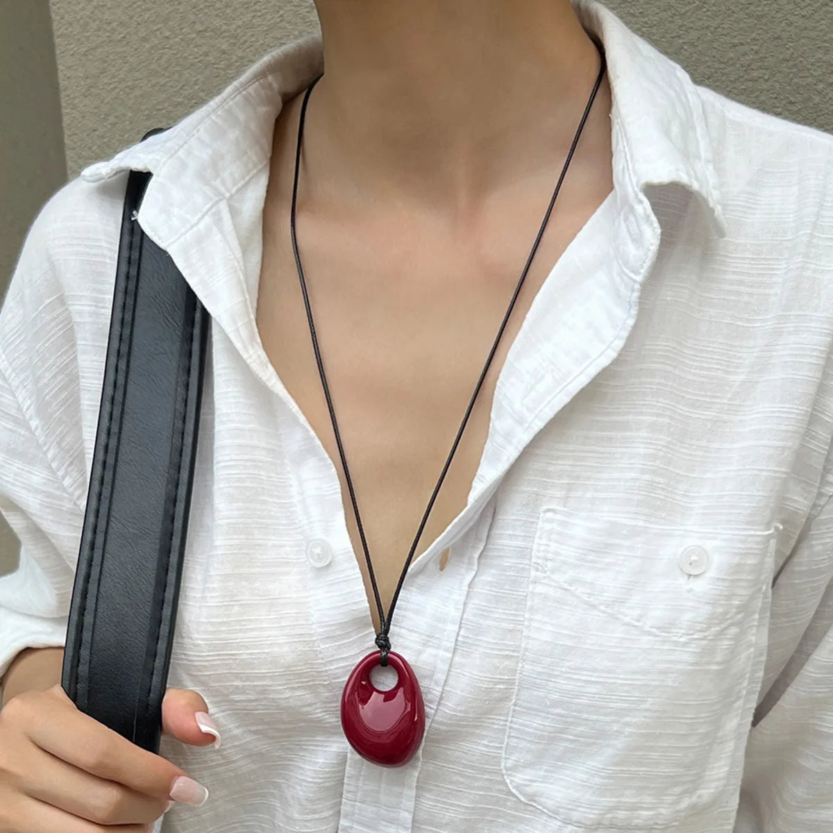 Korean Simple Irregular Red Resin Pendant Necklace for Women Fashion Exquisite Sweater Chain Daily Wear Jewelry Gifts
