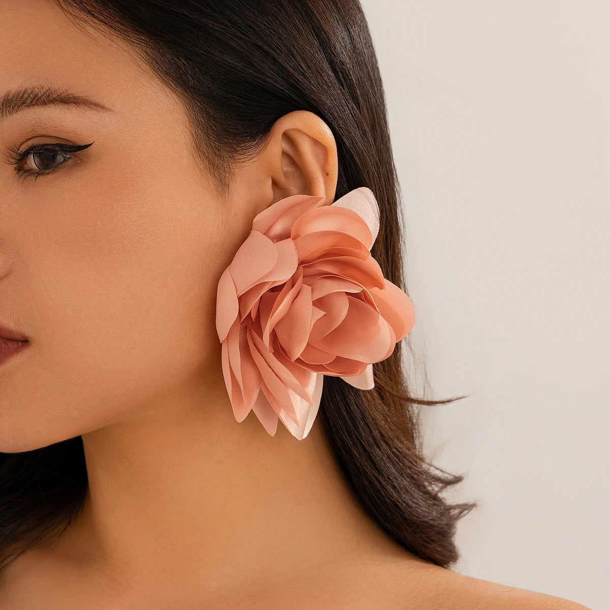 Exaggerated Big Silks Satins Flower Stud Earrings Women Elegant Petal Fluffy Fabric Pierced Earring Y2K Jewelry Wed Accessories
