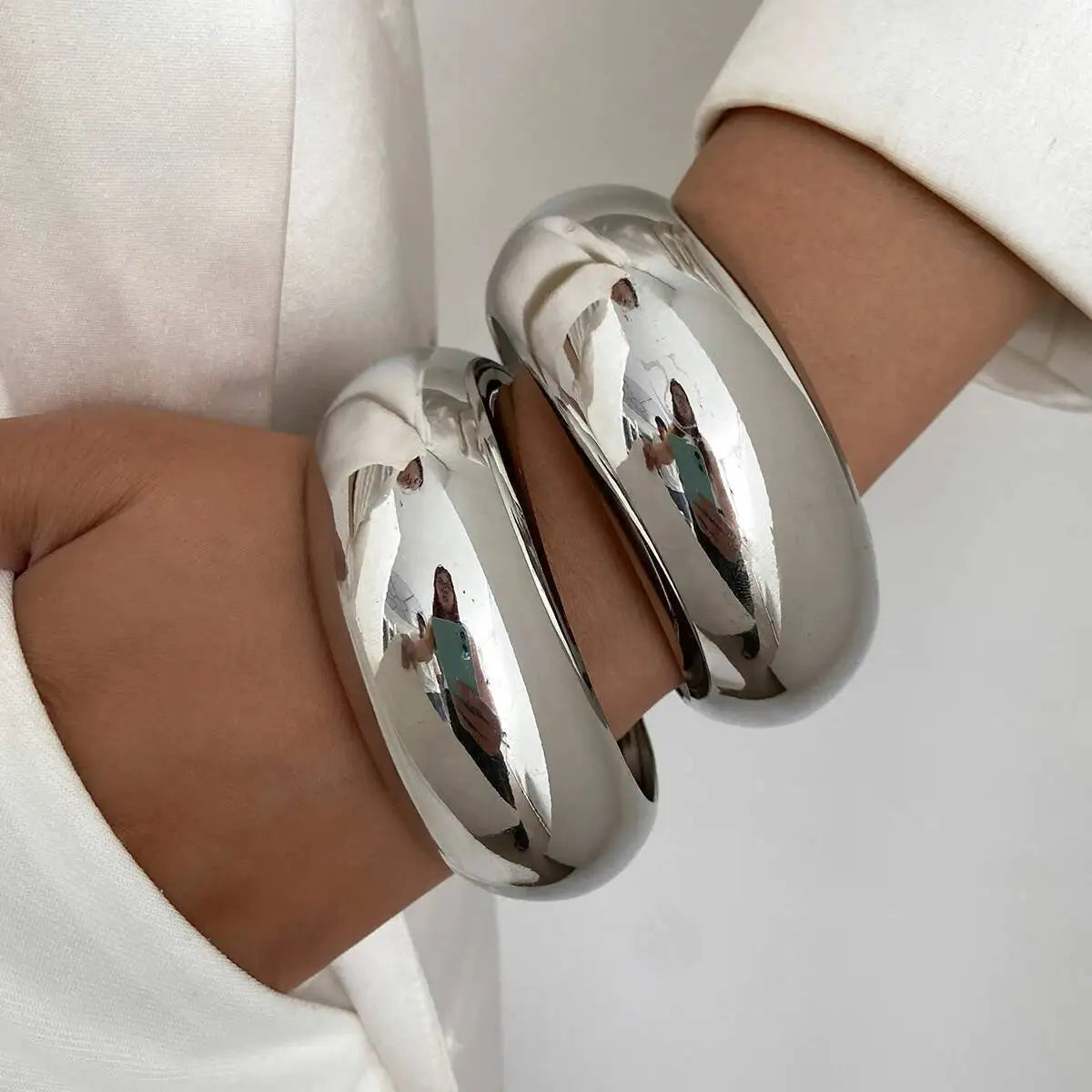 Women's Punk Geometry Exaggerated Glossy Big round Wide Stackable Chunky Bangle Bracelet Fashion Party Jewelry Accessory