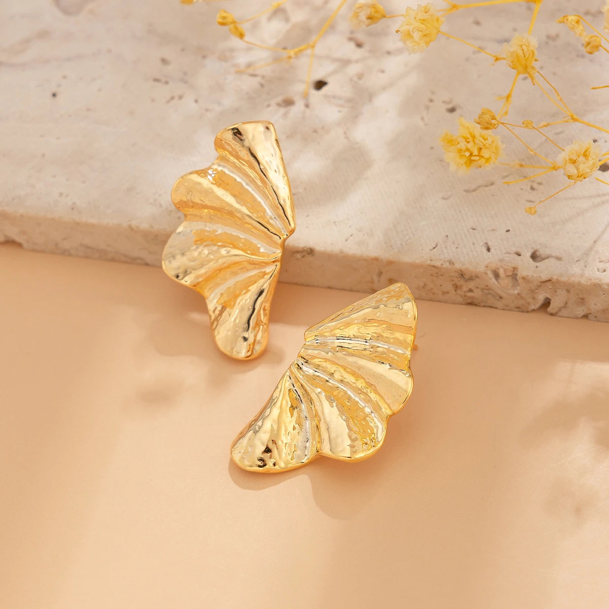 Minimalist Tiny Maple Leaf Stud Earrings Trend 2024 for Women Exquisite Punk Geometric Piercing Earrings Party Jewelry