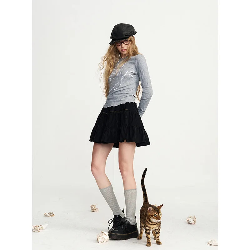 Women's Gray Long Sleeve T-Shirt with Layered Pearl Necklace Print, Casual Crew Neck Top for Daily Wear
