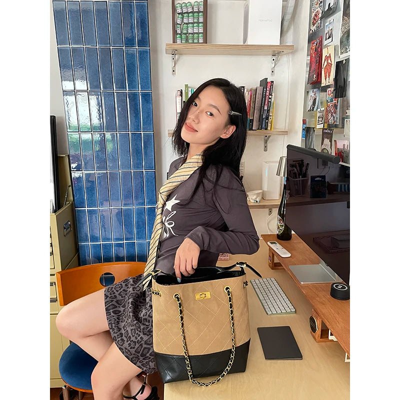 2025 Autumn New Arrivals Elegant Color Block Chain Detail Luxury Crossbody Bucket Bag For Woman
