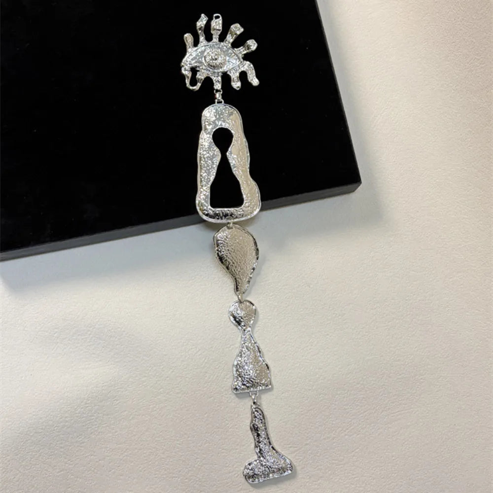 Vintage Abstract Metal Alloy Facial Charms Pin Brooches for Women Jewelry Exaggerated Coat Statement Brooch Accessory