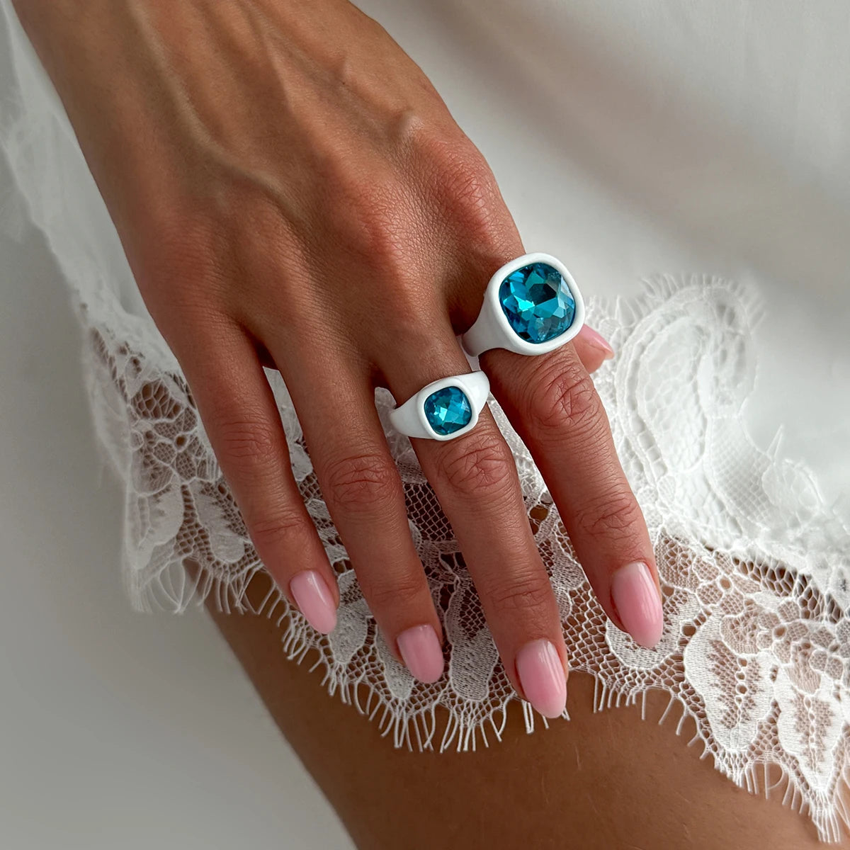 2Pcs/Set Trendy Sparkling Acrylic Rhinestone Open Ring for Women Personalized Geometric Chunky Finger Ring Jewelry Gift