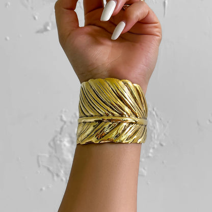 Unique Punk Heavy Metal Chunky Wide Cuff Open Bangles Women Vintage Carving Feather Arm Bracelet Grunge Jewelry Steampunk Men