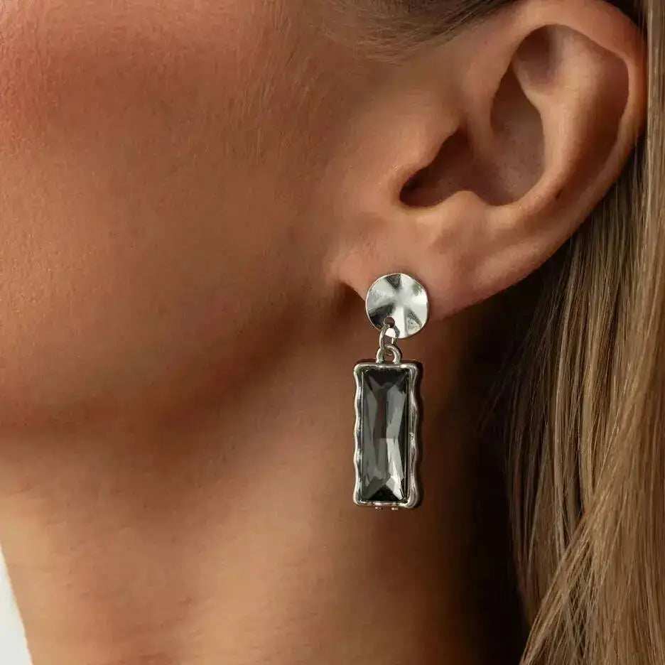 Elegant Black Acrylic Crystal Pendant Drop Earrings for Women Classic Charms Daily Wear Jewelry Gift 2 Styles