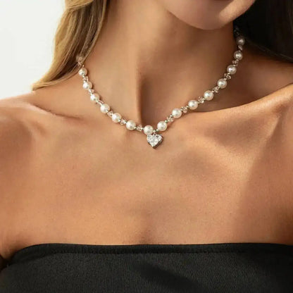 Simple Tiny Love Heart Pendant Choker Necklace for Women 2026 New Trend Exquisite imitation Pearl Chain Party Jewelry