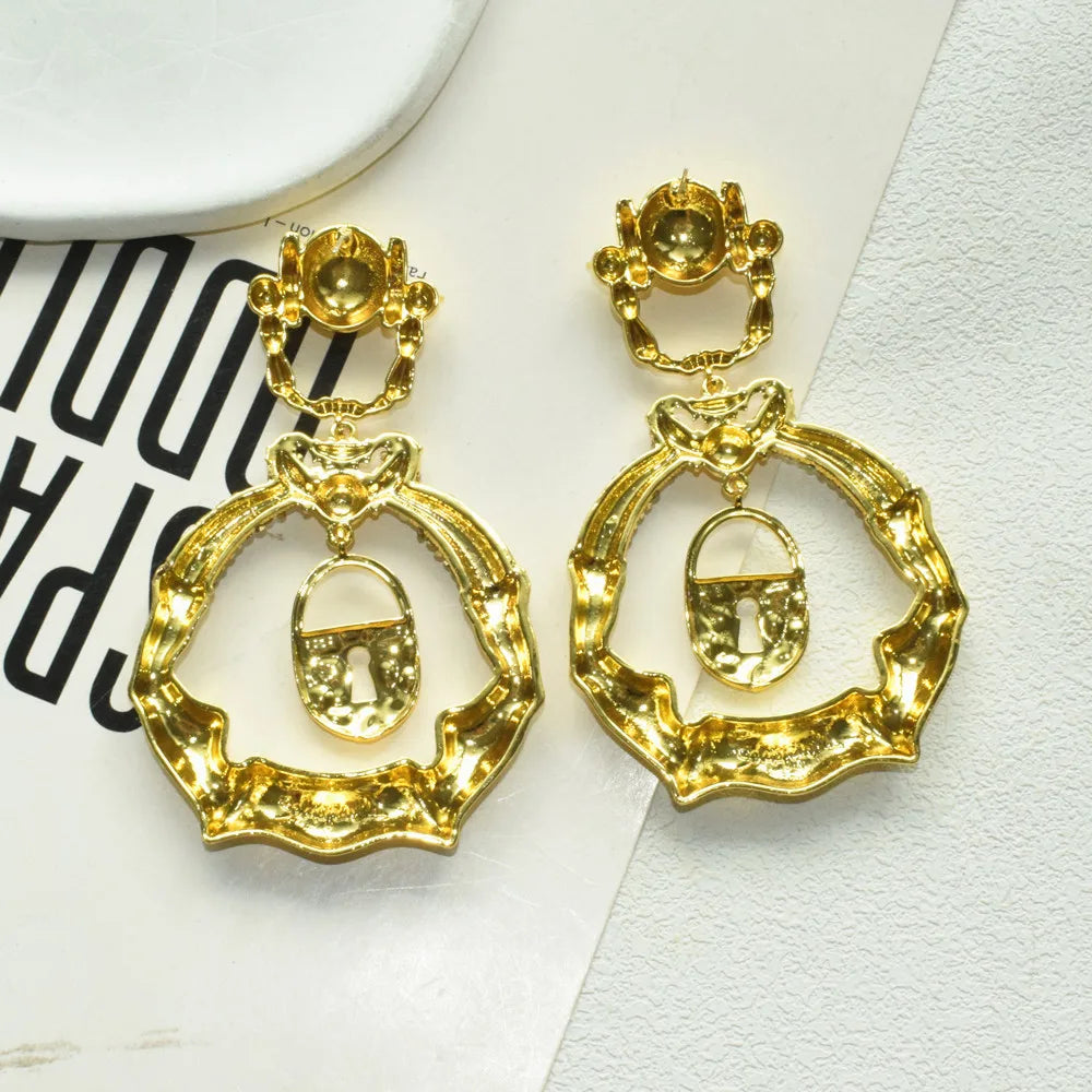 Exaggerated Vingate Metal Alloy Lock Pendant Dangle Earrings for Women Jewelry Fashion Show Model Statement Earrings Accessories