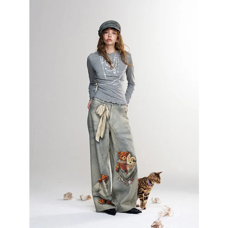 Women's Gray Long Sleeve T-Shirt with Layered Pearl Necklace Print, Casual Crew Neck Top for Daily Wear