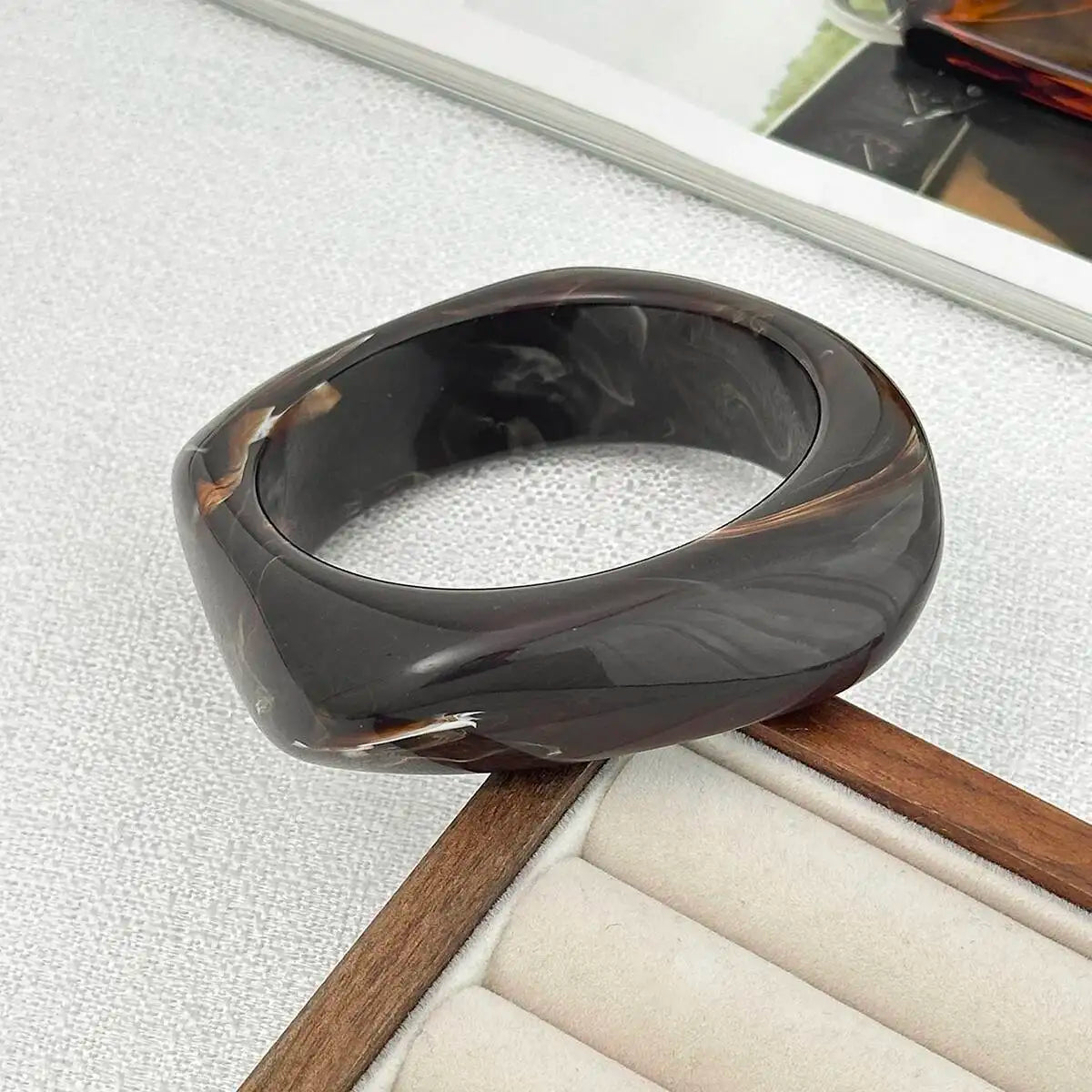 Vintage Irregular Resin Acrylic Wide Geometric Bangle Bracelet for Women Fashionable Stackable Chunky Party Jewelry Accessory