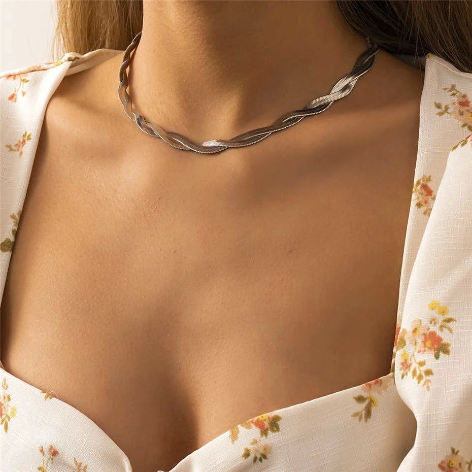 Unique Twisted Chunky Flat Snake Chain Necklace for Women Sexy Vintage Clavicle Choker Grunge Jewelry Gift Bijoux 2022