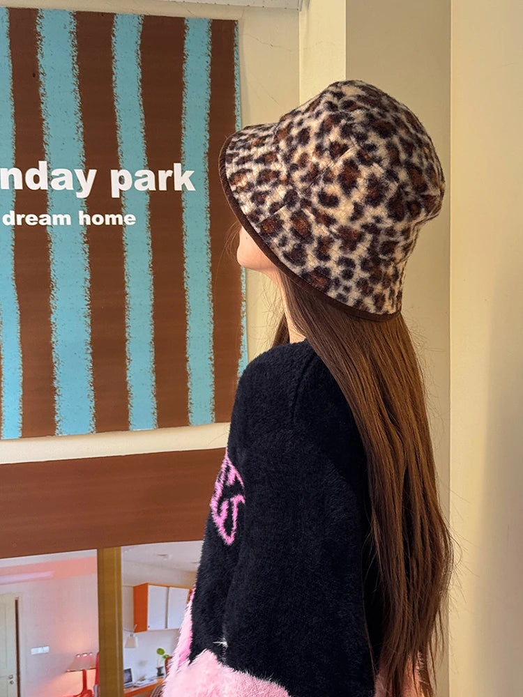 Minimalist Casual Reversible Leopard Plush Bucket Hat For Women