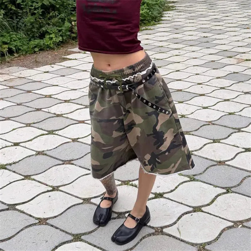 Women Camo Cropped Bermuda Shorts Elastic Waist Drawstring Frayed Hem Wide Leg Shorts Daily Streetwear Loose Bottoms