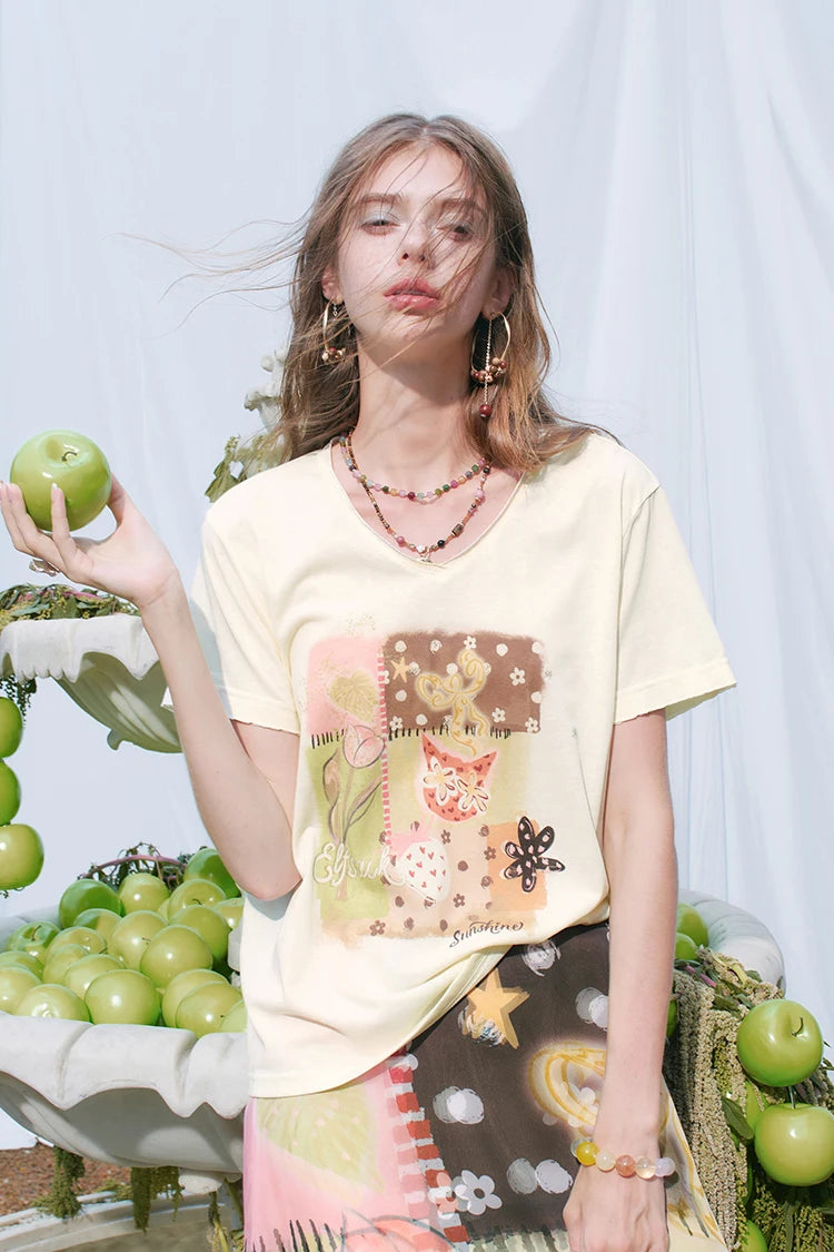Women's Artistic T‑Shirt with Cat & Floral Patchwork Print, V‑Neck Short Sleeve Regular Fit Tee for Summer Casual Daily