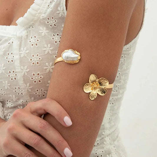 2025 New Bohemia Retro Gold Color Flower Open Bangles Women Fashionable Elegant Imitation Pearls Arm Bracelets Jewelry