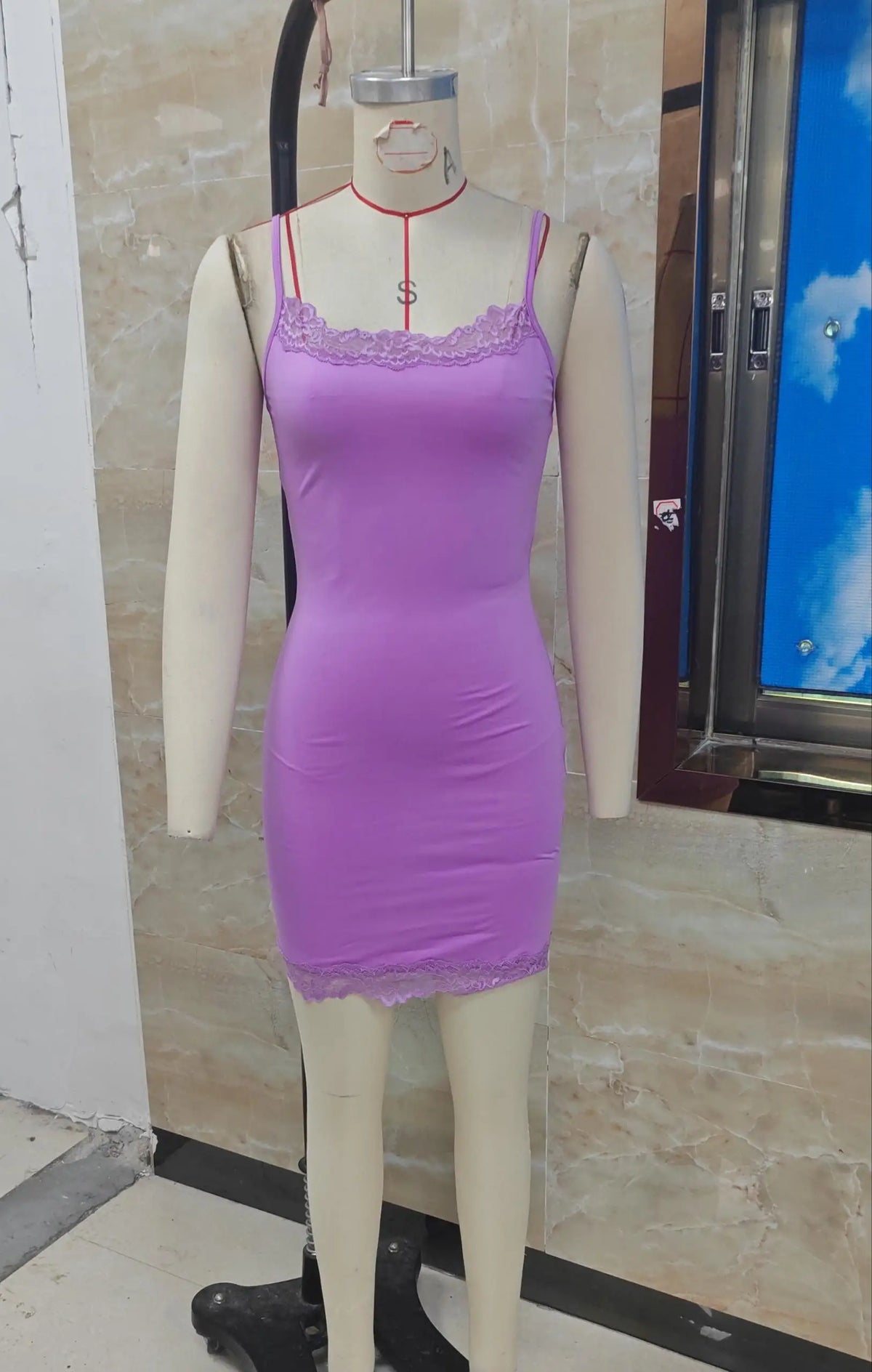 Women Spaghetti Strap Bodycon Mini Dress Lace Trim Neckline Hem Ruched Sleeveless Slim Fit Y2K Party Club Short Dresses