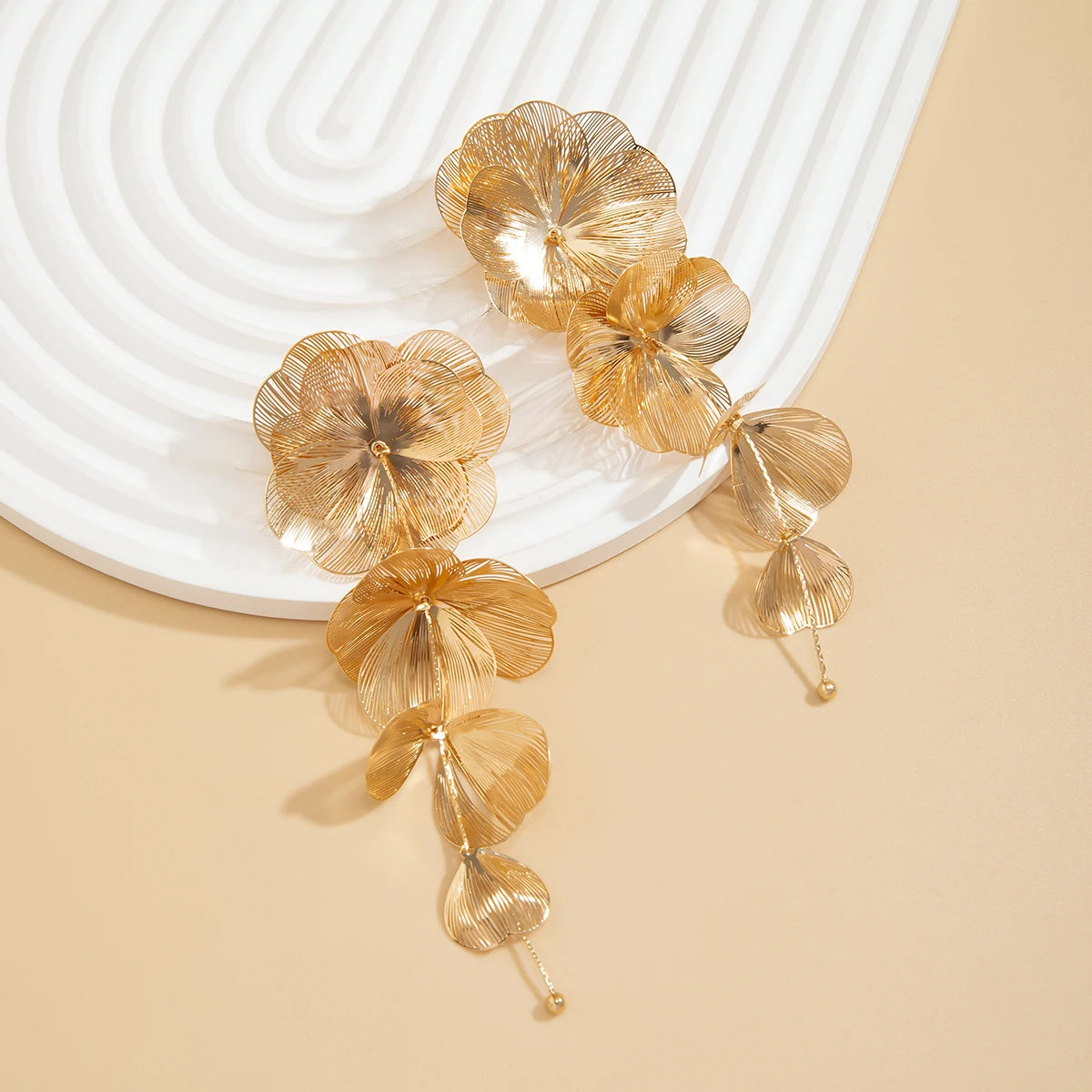 Exaggerated Gold Color Big Petal Flower Drop Earrings for Women Classic Metal Long Hanging Piercing Earrings Y2K Accessories New