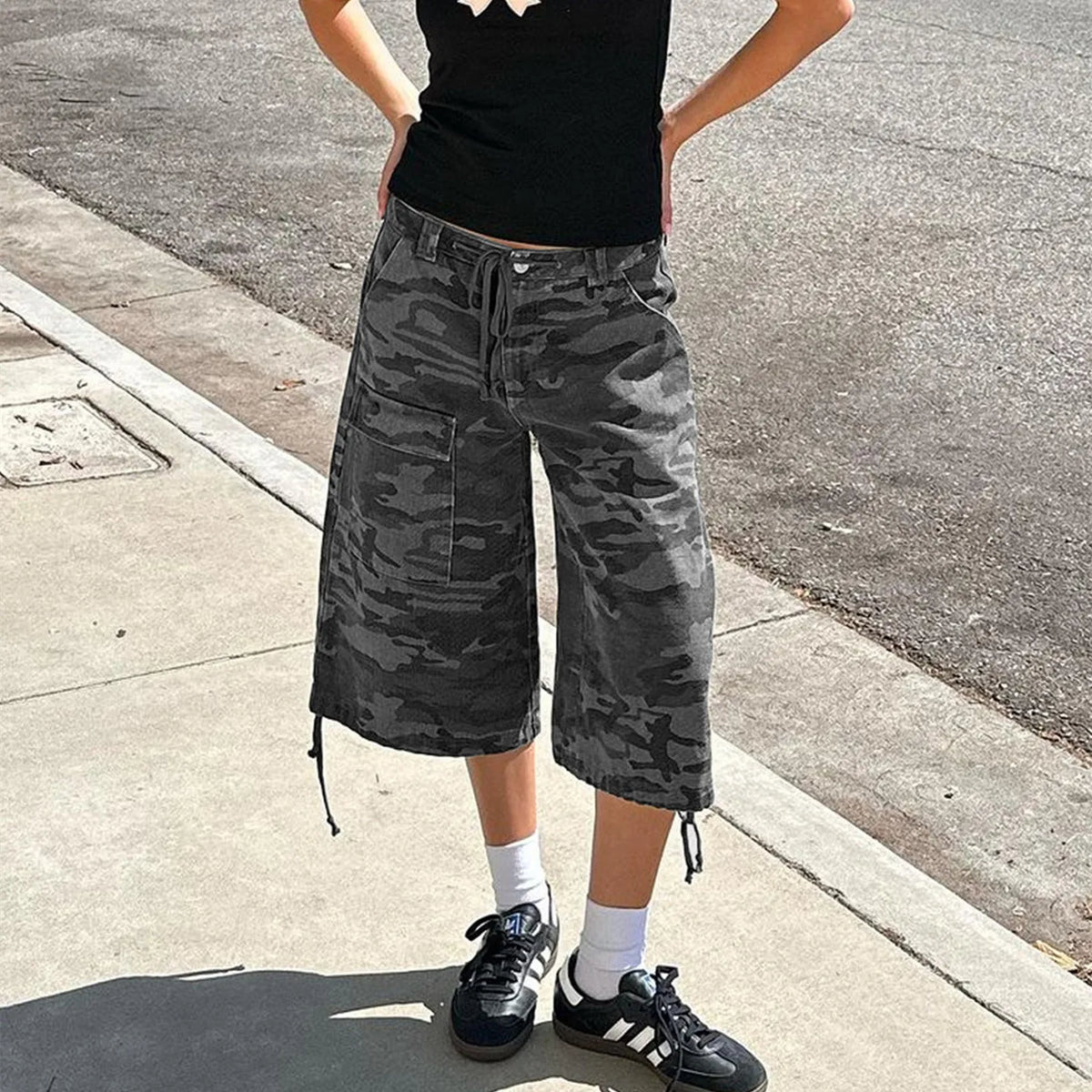 Women Camo Print Cargo Capri Shorts Y2K Baggy Wide Leg Multi Pockets Drawstring Hem Loose Streetwear Casual Bottoms