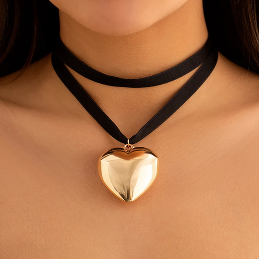 Exaggerated Oversized Love Heart Pendant Short Choker Necklace for Women Multilayer Goth Black Velvet Clavicle Chain Wed Jewelry
