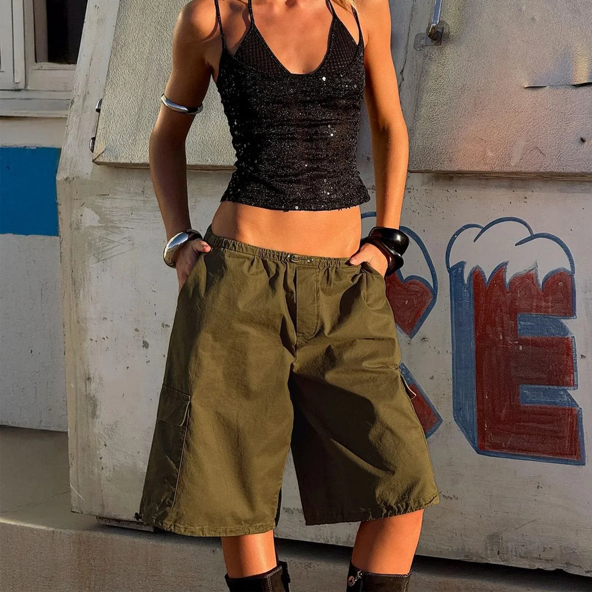Women's Knee Length Cargo Shorts Elastic Drawstring Waist Loose Fit Bermuda Capris with Pockets Casual Streetwear Summer
