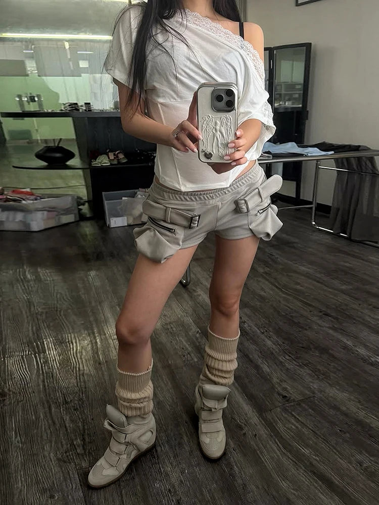 Zipper Pocket Short Women Belt Buckle Decoration Elastic Waist Folds Leisure Hip-Hop Style Hottie Fashion Streetwear